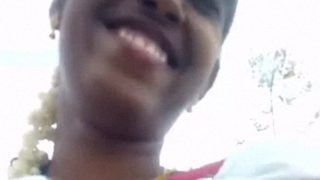 Video Cewek Indian Adivasi Pamer Tetek Di Luar Ruangan