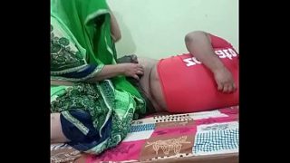 Desi Indian Couple Lagi Main-main Di Ranjang, Ngewe Panas Sampai Basah Kuyup.