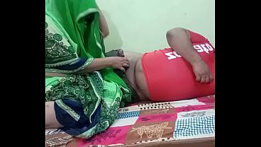 Desi Indian Couple Lagi Main-main Di Ranjang, Ngewe Panas Sampai Basah Kuyup.