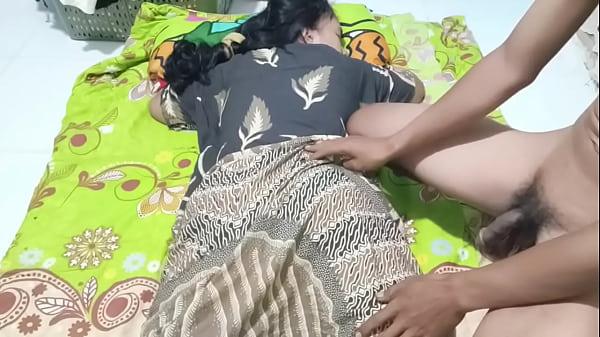 Ngentot Bu Ratna, Istri Seksi Yang Lagi Kering Dan Butuh Pelukan Hangat