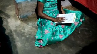 Desi Bhabhi Baca Buku, Guru Digebukin Sambil Ngocok