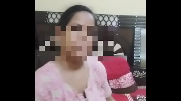 Desi Bhabi Yang Haus Dan Bergairah, Siap Memuaskan Segala Nafsu.