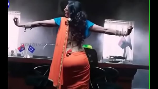 Desi Bokong Montok Di Balik Saree Tipis