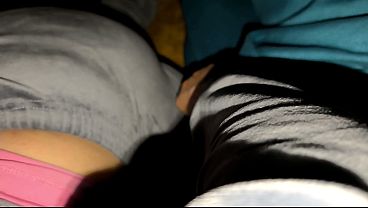 Ngewe Istri Orang Sambil Digilir Sama Tetangga, Kontol Besar Muncrat Penuh Lubang Memek Basah