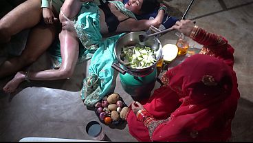 Ibu Tiri Dapur Xxx, Masak Sambil Goyang-goyang, Bikin Desah, India Banget, Step Mom Bikin Ngiler.