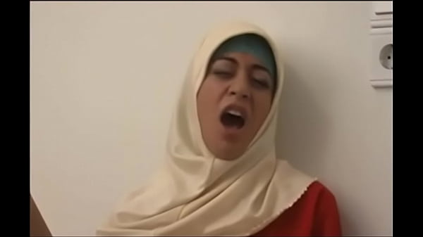 1101689 Cewek Arab Jilbab, Siap Digoyang Nikmat Sambil Ngeres.