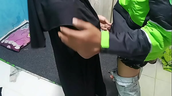 Prank Ajak Ojol Ngentot, Bikin Si Abang Tegang Dan Nafsu.