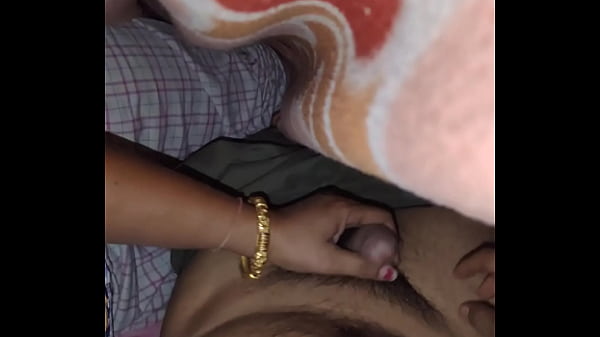 Maa Ke Sath Suhagraat, Garmi Bhari Raat Mein Jab Badan Jal Rahe Ho.