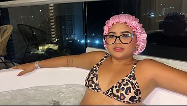 Madrastra Jalang Mandi Telanjang Bareng Anak Tiri Di Jacuzzi, Minta Dientot Sambil Bokap Lagi Keluar