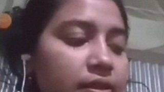 Kolkata Shantipur Cewe Lagi Pamer Tubuh Bugilnya Di Video Call.