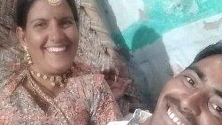 Rajasthani Desi Cewek Panas Lagi Nungging-nungging Sambil Nahan Nafsu, Siap Digaruk Sampai Puas.