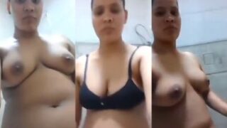 Seorang Cewek India Bikin Video Bugil Buat Pacarnya, Siap-siap Hot Abis.