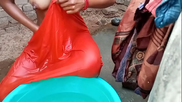 Rati Mandi Di Kamar Mandi, Suara Hindi Bikin Greget, Basah-basah Bikin Ngilu