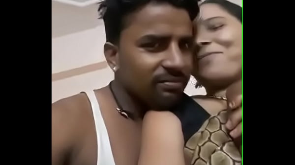 Meremas Keras-keras Buah Dada Besar Si Tante Desi Yang Menggoda