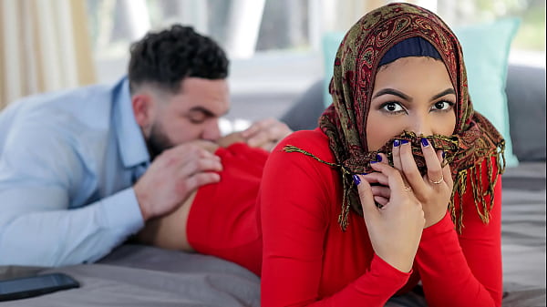 Kakak Tiri Mau Ngajarin Adik Tiri Pakai Hijab Sebelum Nikah, Gaya Liarnya Bikin Basah, Siap-siap Lihat Pelajaran Panas.