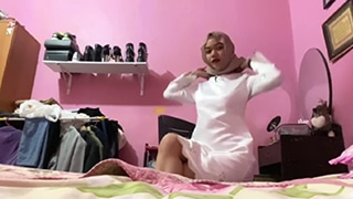 Clara Pamer Memek Hijabers Lagi Sange, Pengen Dientot Keras