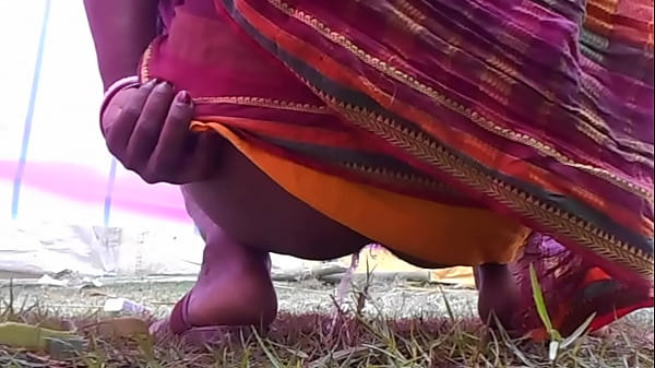 Desi Bulu Becek Pipis Bikin Makin Basah