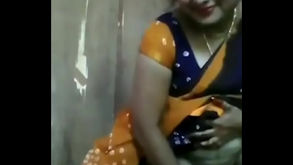 Desi Bhabhi Lagi Siap Goreng Badan Hot, Liat Aja Nih Bibir Basah Dan Memek Basah Kuyup.