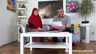 Cewek Sialan Pake Hijab Merah Doyan Banget Ngewe Kontol Keras