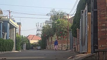 Astaga, Ibu Arab Itu Colmek Di Pinggir Jalan Dekat Rumah, Bikin Pengen Lihat.