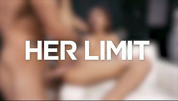 Cewek Asia Langsing Pake Lingerie Pink, Diminyaki, Dijebol Pantatnya Sampe Meraung