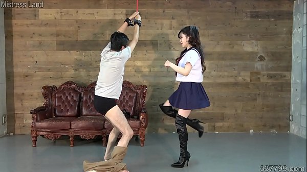 Cosplay Jepang, Hancurin Bola Sampai Muncrat