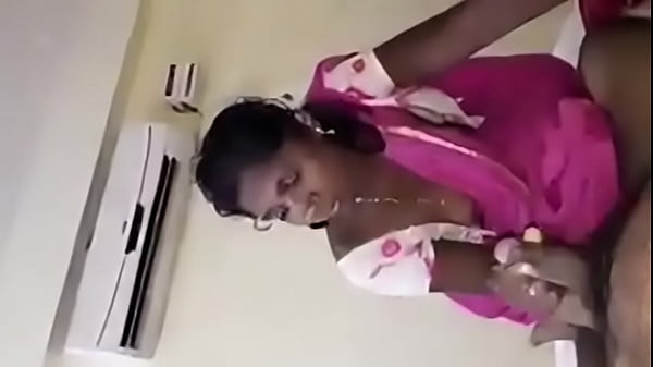Desi Tante Lagi Ngentot Mulut, Nikmatin Batang Keras Sampai Muncrat.