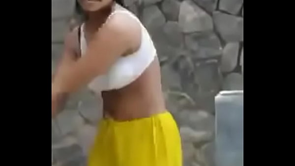 Tarian Desi Bikin Makin Panas, Goyangannya Bikin Pengen Lebih