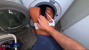 Nggebangin! Adik Tiri Diperkosa Kakak Tiri Di Mesin Cuci Sampai Mulut Penuh Mani