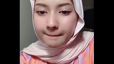 Tonton Live Jilbab Basah, Bikin Liur Netes!